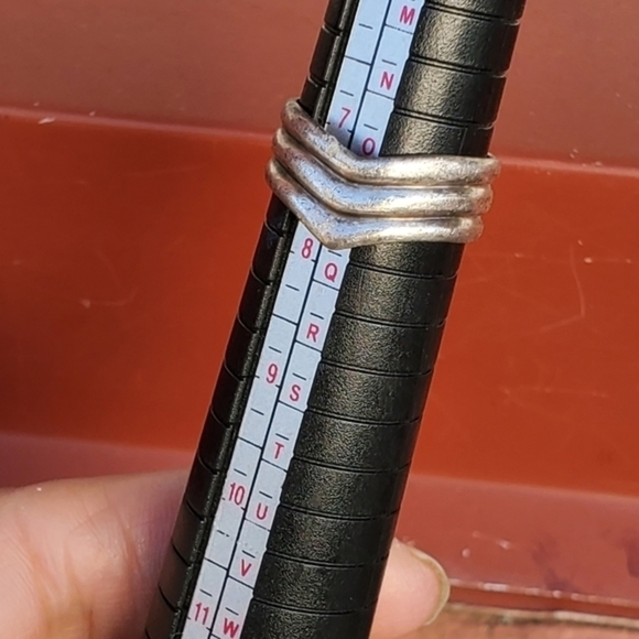 Vintage sterling Chevron‎ ring 7.5 - Picture 4 of 9